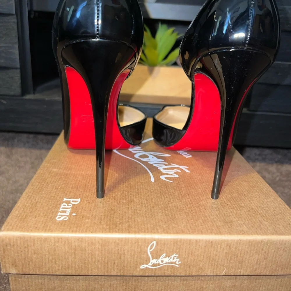 Brand New Never worn Christian louboutin Iriza size 42. - Picture 8 of 13